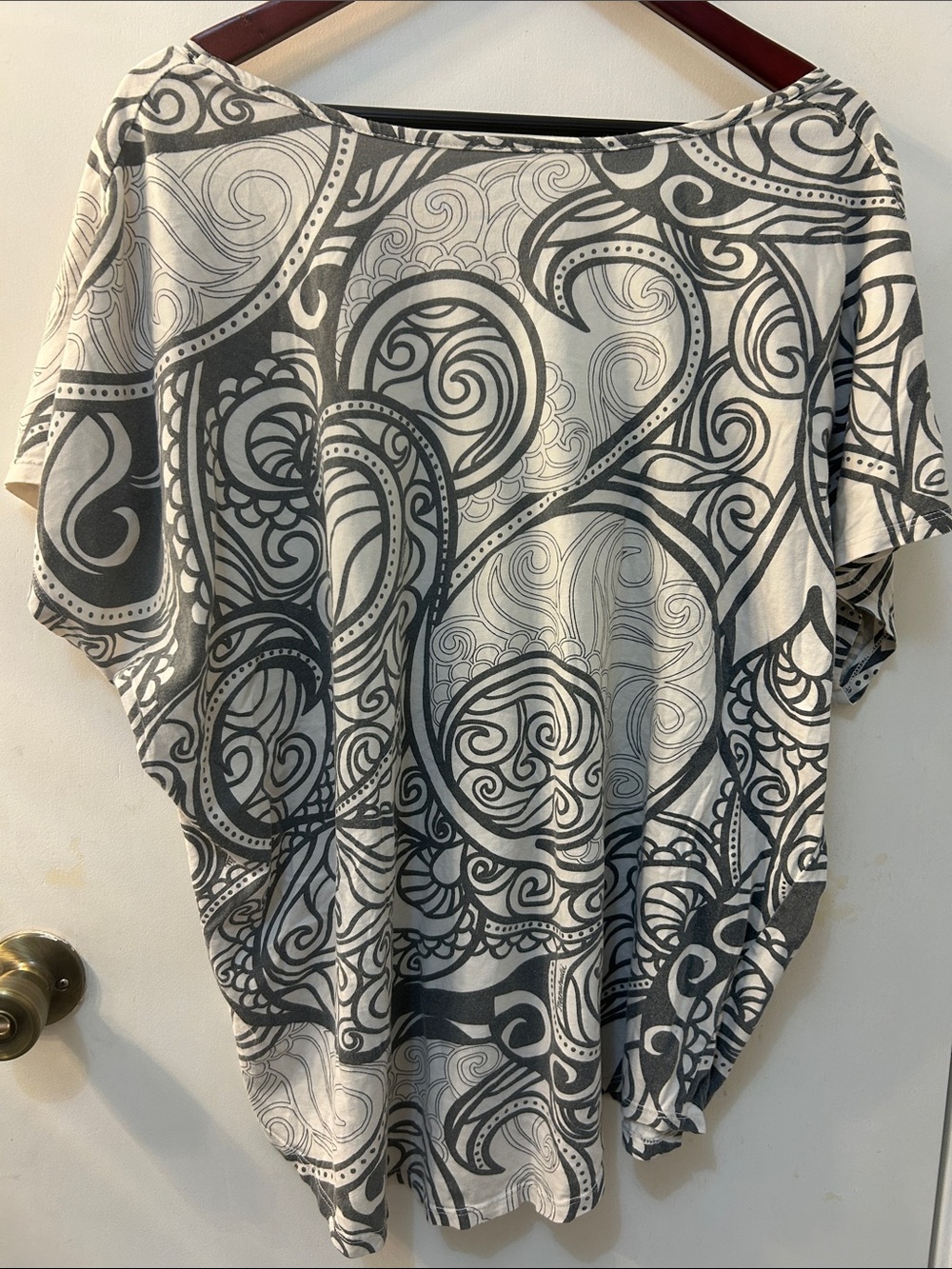 MANUHEALI’I Printed Women's Top - GRAY & White, Sz L - Picture 4 of 5